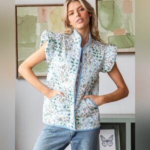 Veveret white blue floral quilted ruffle vest jacket S NWT new